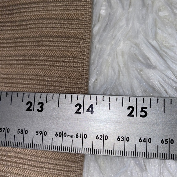 Beautiful Condition J. Jill Sweater 3/4 sleeves and chunky buttons - Picture 4 of 5